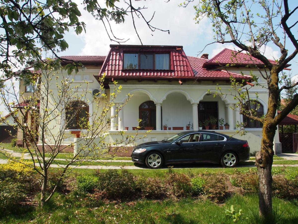 Argeselu Garden Villa - Entire Floor Apartment, Exclusive Garden Access Maracineni Exterior foto
