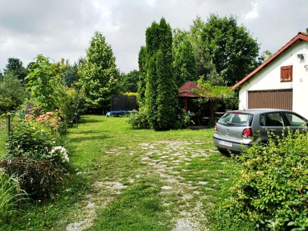 Argeselu Garden Villa - Entire Floor Apartment, Exclusive Garden Access Maracineni Exterior foto