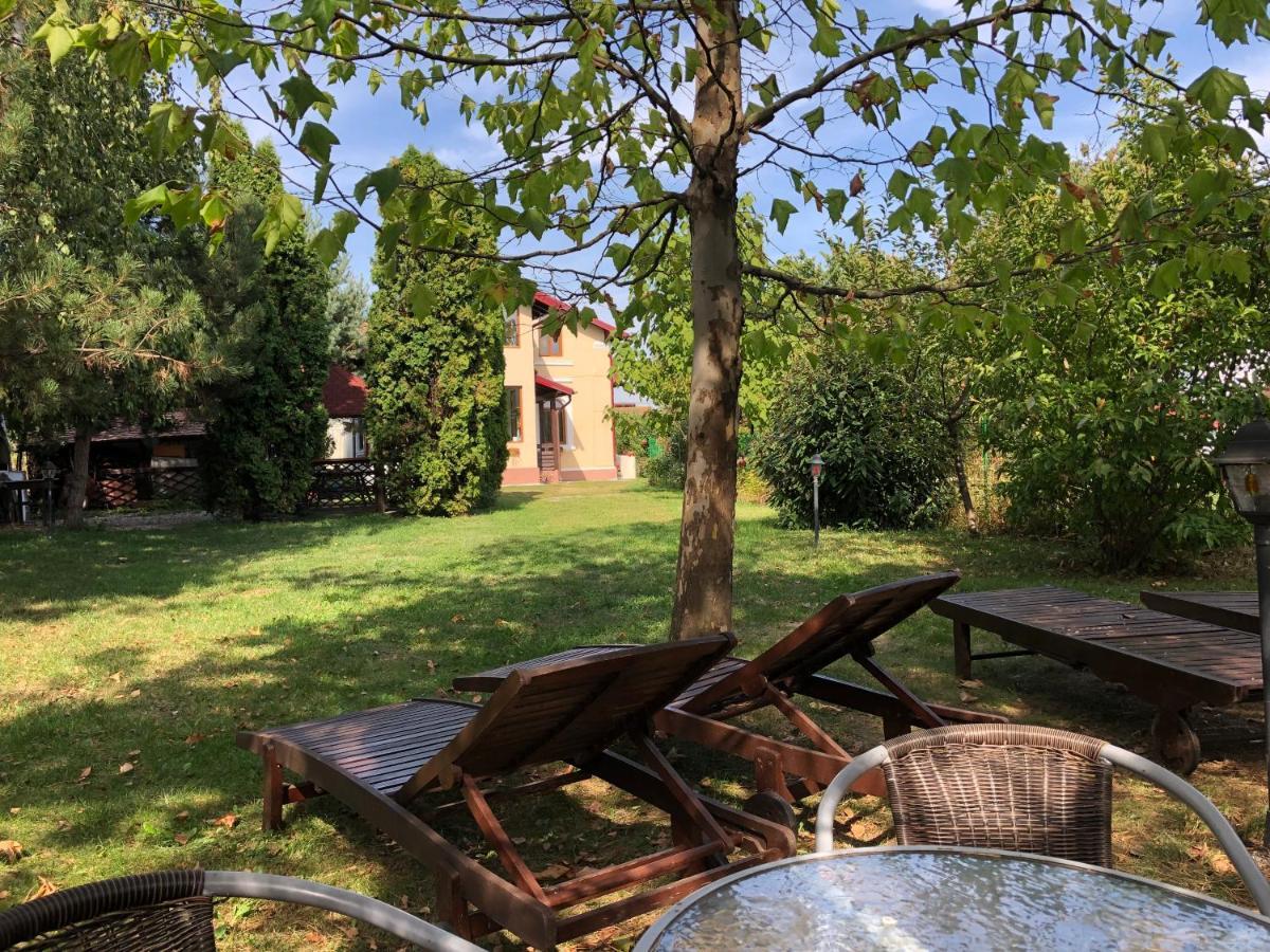 Argeselu Garden Villa - Entire Floor Apartment, Exclusive Garden Access Maracineni Exterior foto