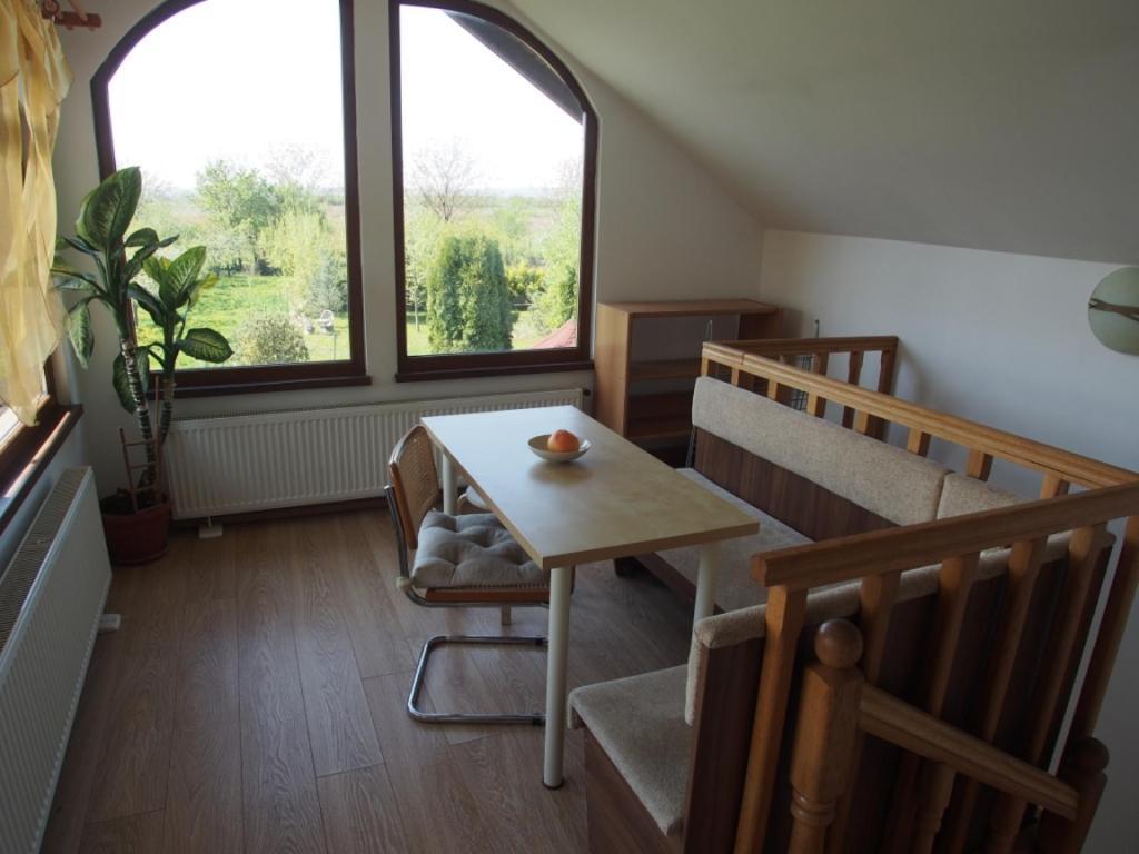 Argeselu Garden Villa - Entire Floor Apartment, Exclusive Garden Access Maracineni Exterior foto